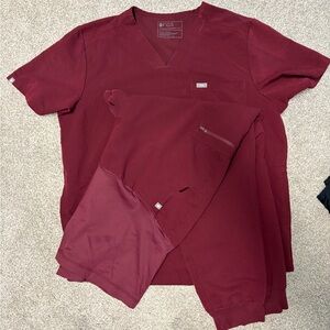 FIGS burgundy maternity set size xlarge